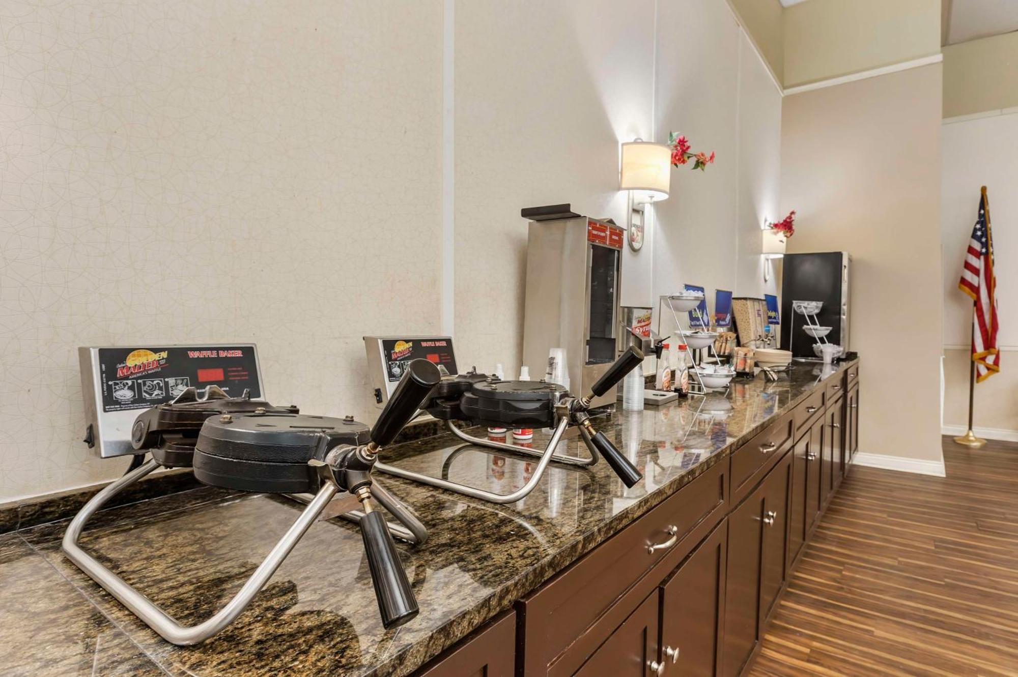 Best Western Watertown/Fort Drum Ngoại thất bức ảnh